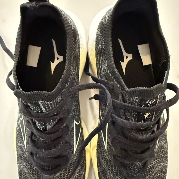 Mizuno Women's Black and Cream Athletic Shoes - Picture 4 of 6